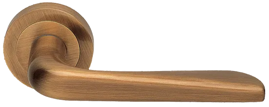 Ручка дверная PETRA R2 OBR раздельная на круглой розетке, цвет кофе, латунь фото купить Москва