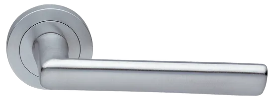 Ручка дверная STELLA R2 CSA раздельная на круглой розетке, цвет матовый хром, латунь фото купить Москва